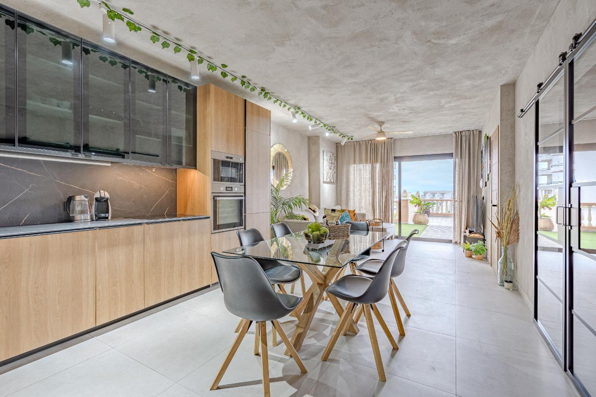 Bali Smart Hi-end Services Media Streaming Appartement